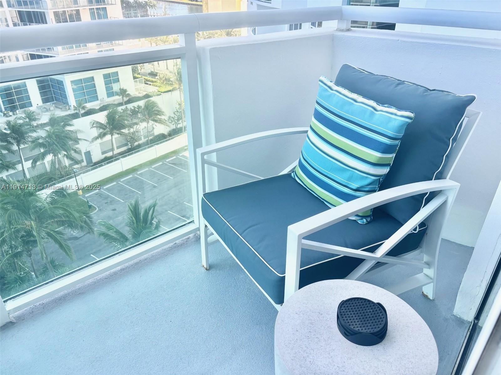 RESIDENCES ON HOLLYWOOD B - Residential Lease