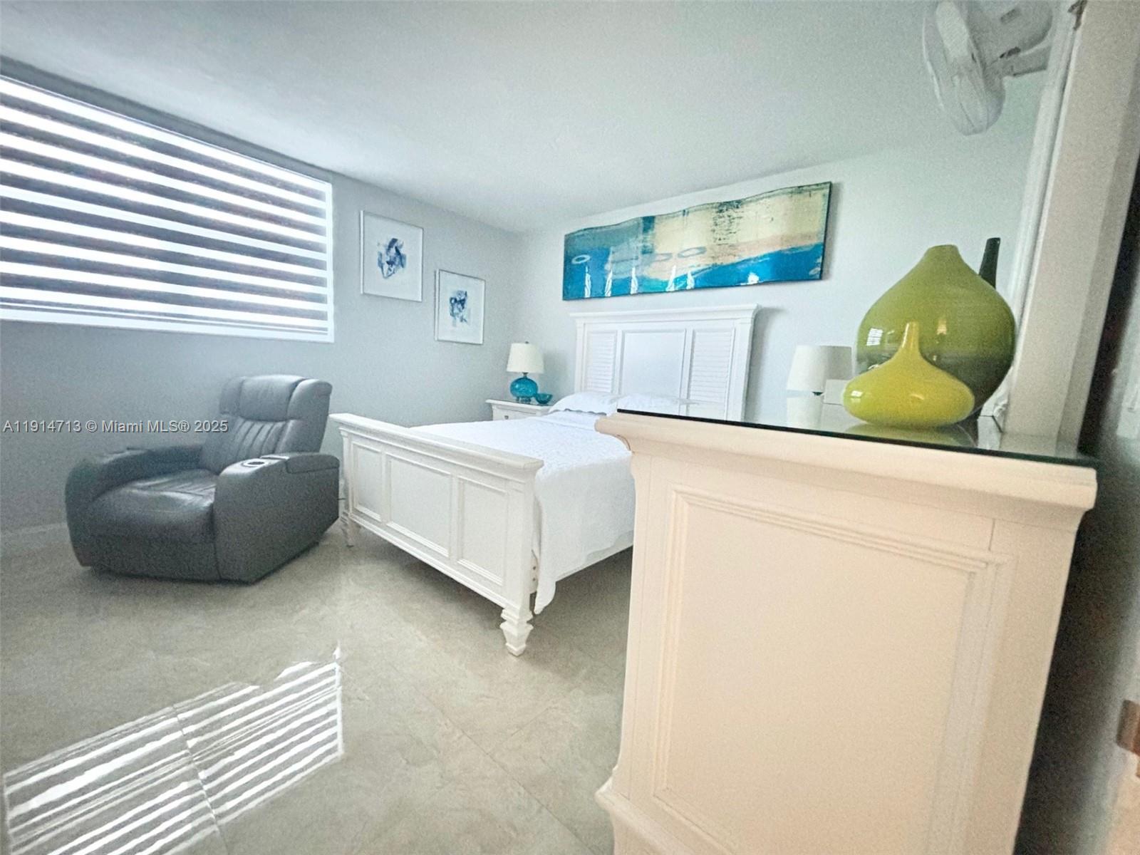 RESIDENCES ON HOLLYWOOD B - Residential Lease