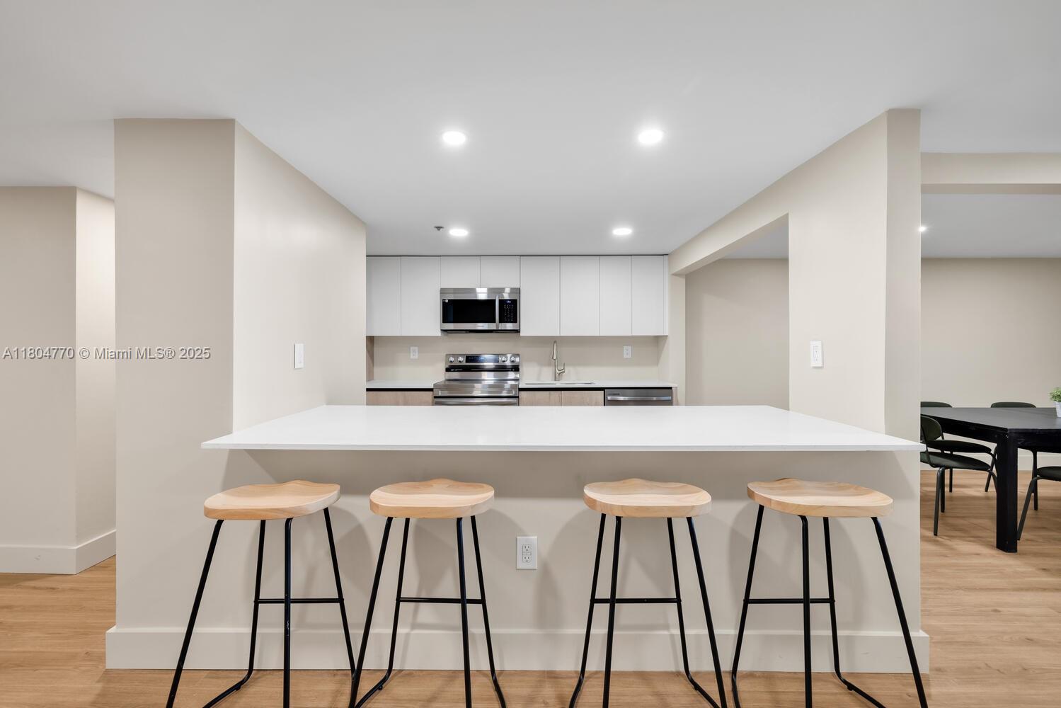5445 Collins Ave M9 M10 M11 M12