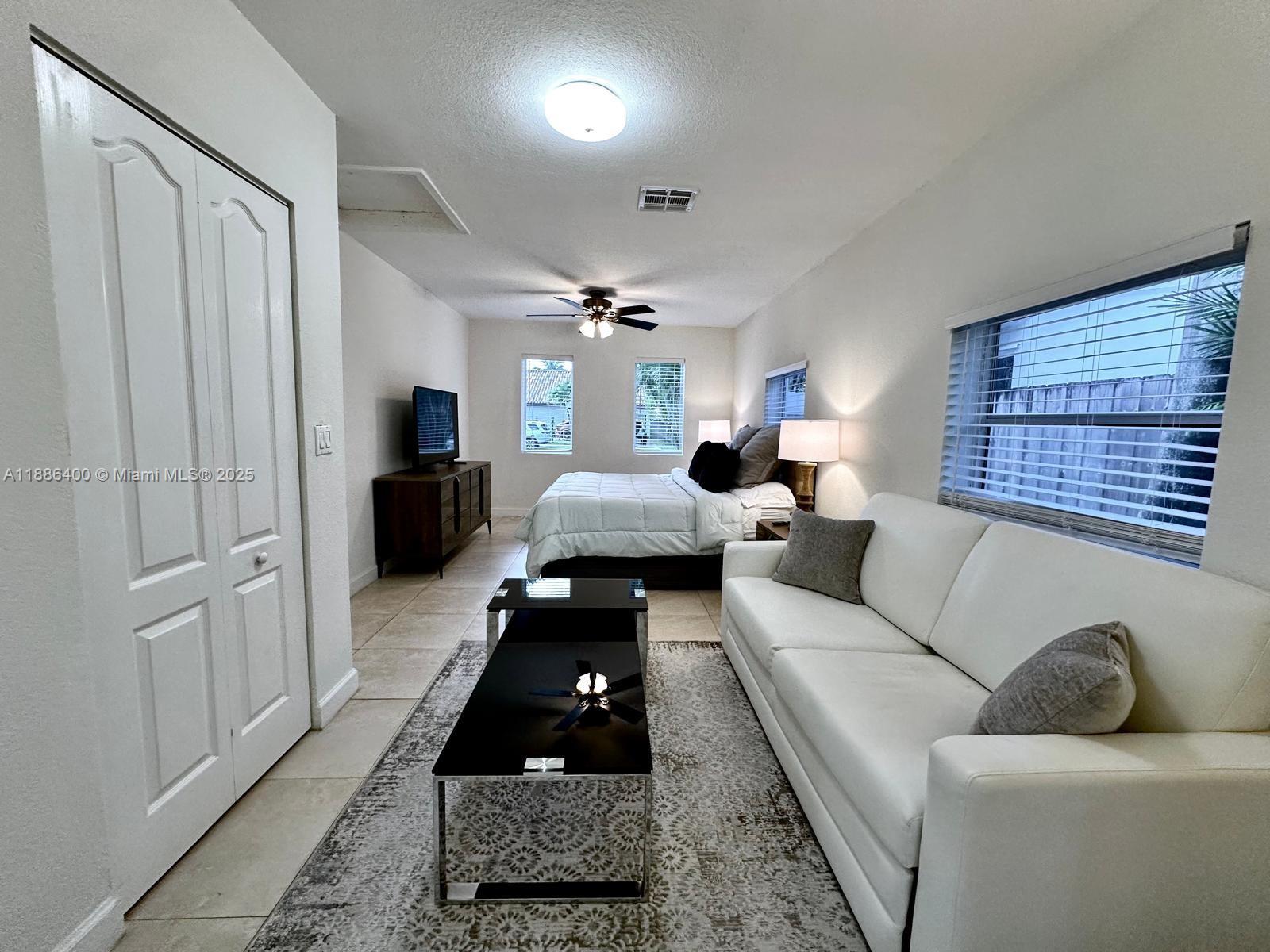 HOLLYWOOD - Residential Lease