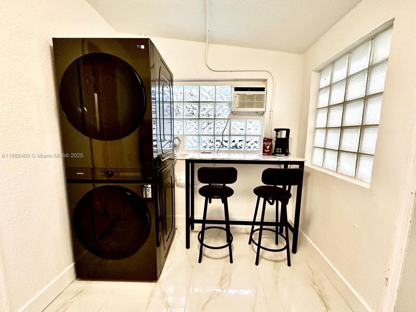 HOLLYWOOD - Residential Lease