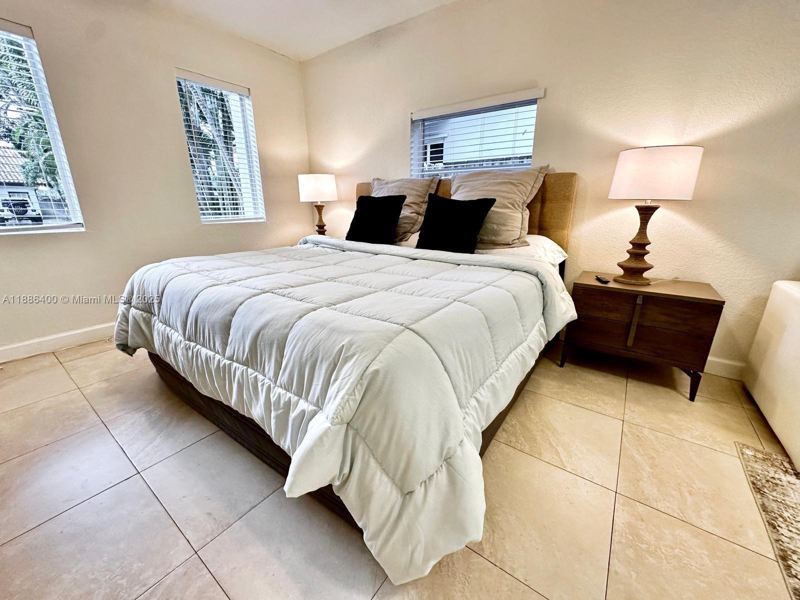 HOLLYWOOD - Residential Lease