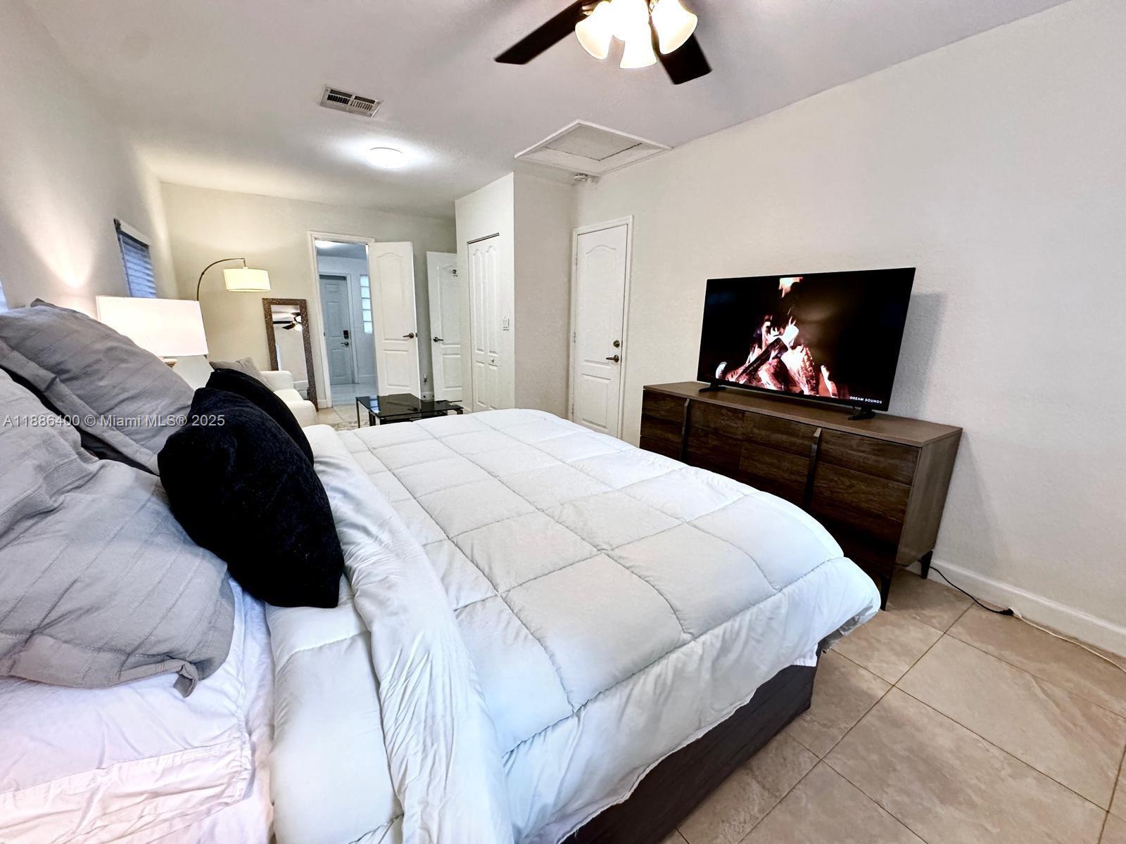 HOLLYWOOD - Residential Lease