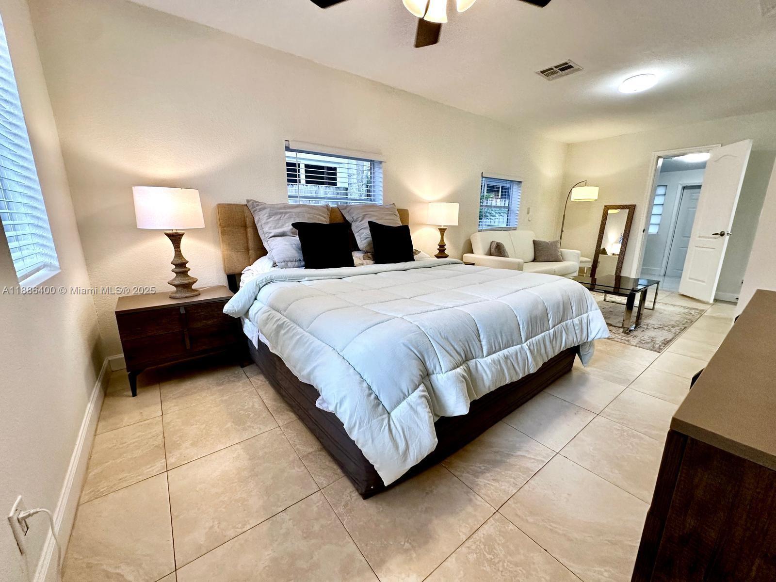 HOLLYWOOD - Residential Lease