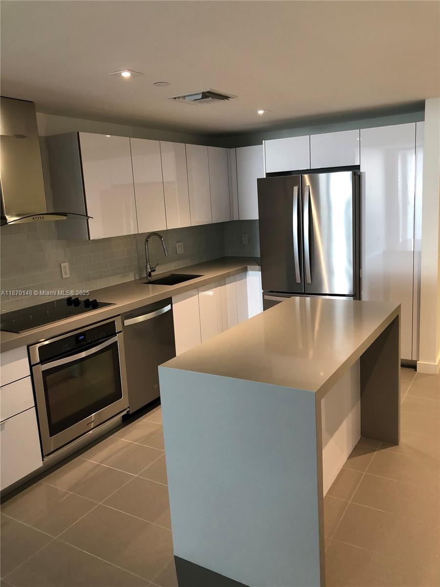 CANVAS CONDO - Residential