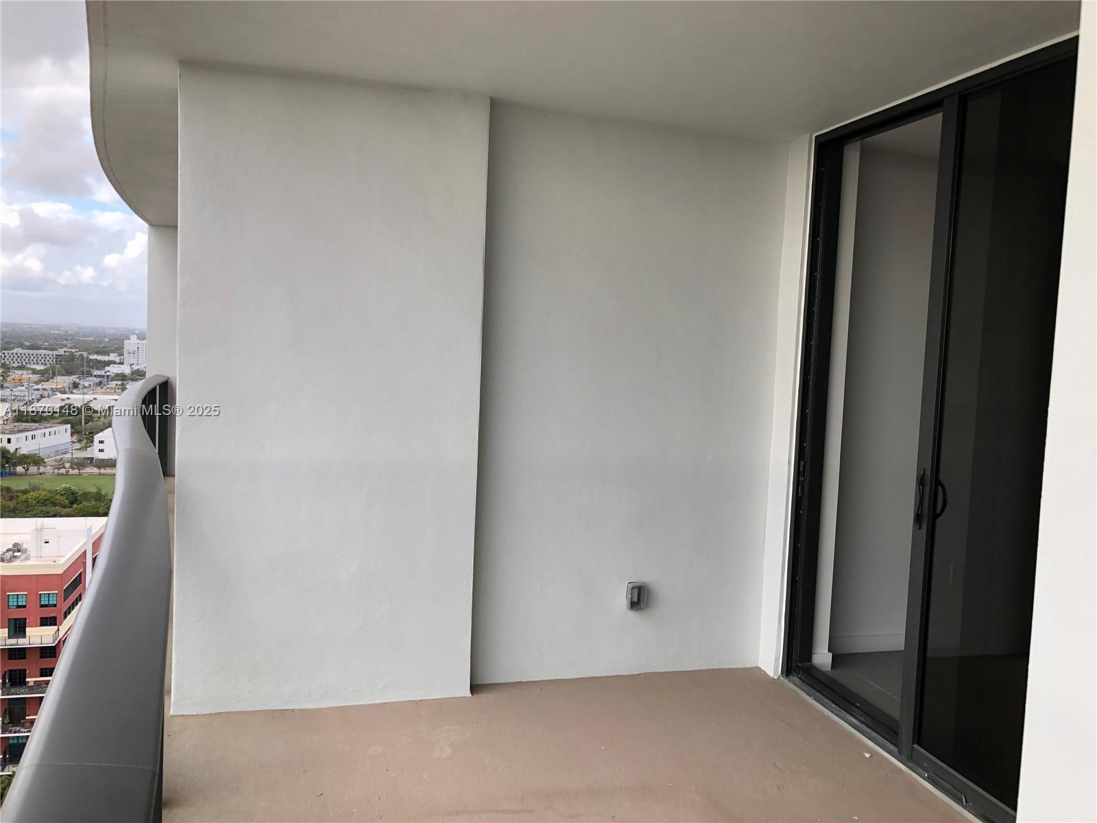 CANVAS CONDO - Residential