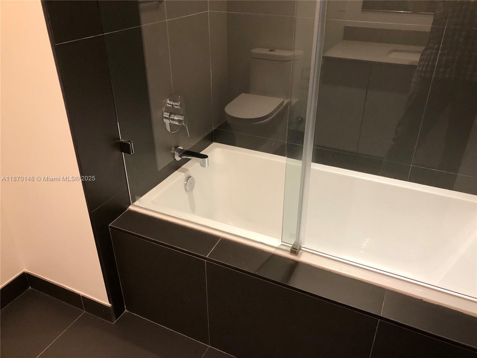 CANVAS CONDO - Residential