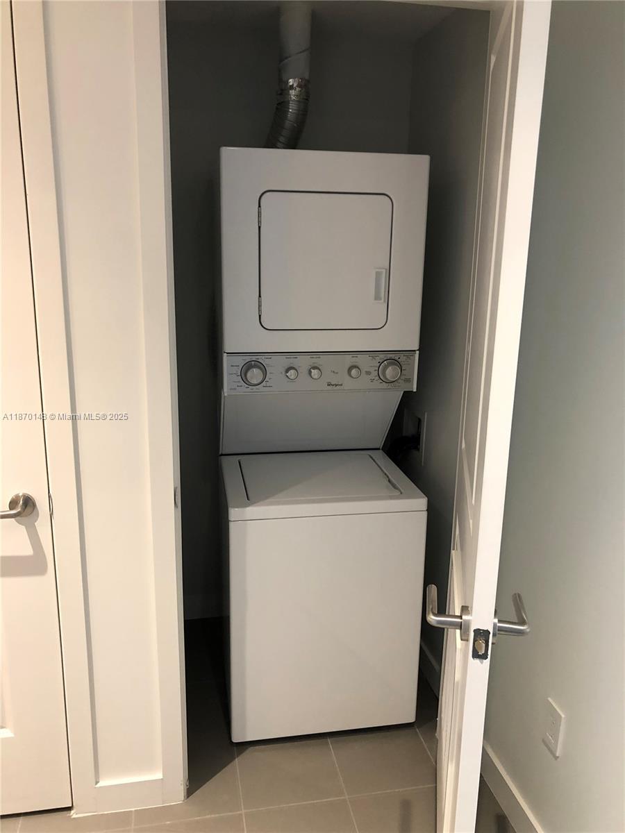 CANVAS CONDO - Residential