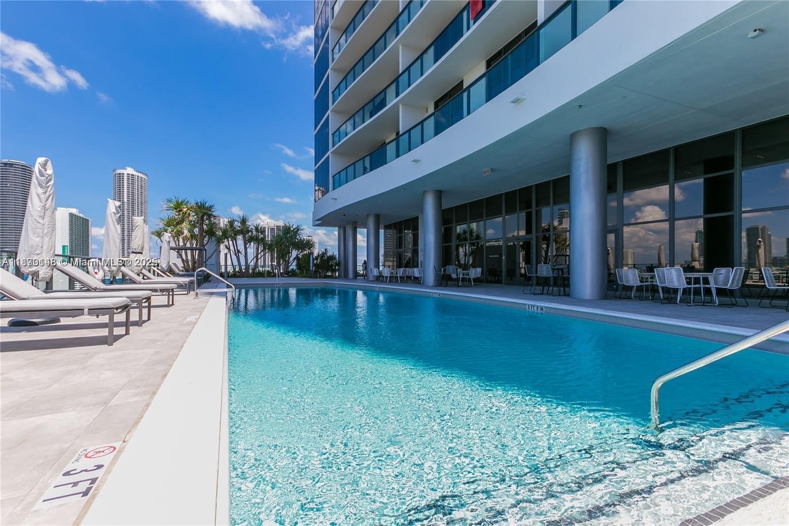 CANVAS CONDO - Residential