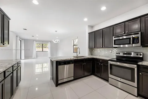 MLS: A11757816