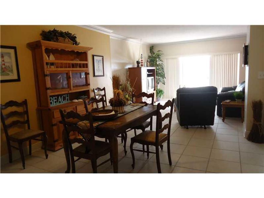 Oceanfront Building! Beautiful 1 Bedroom, 1.5 bath unit with spacious living areas, and a huge master bedroom with walk-in  closet. Fully tiled and nicely kept. Don't miss it. A/C and hot water also included in maintenance. Bldg  offers two pools, gym, re staurant, snack bar, tennis, convenience store, salon, dry cleaners and much more.