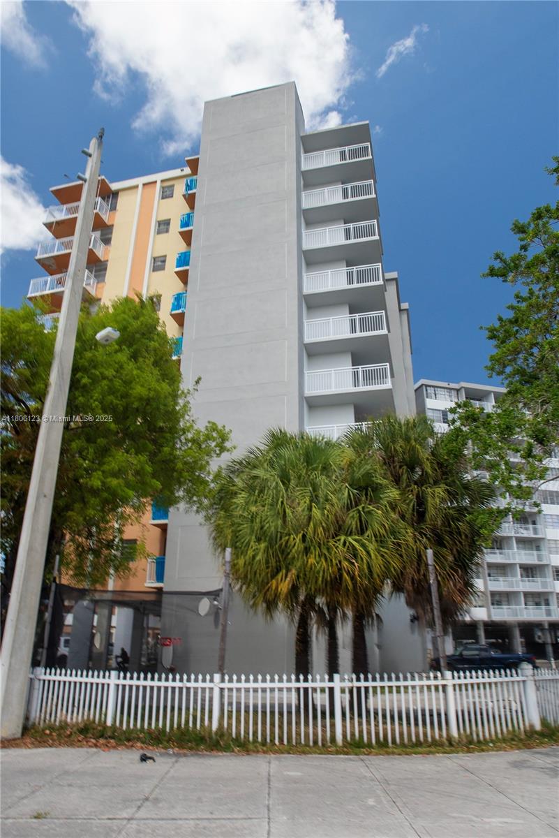 2025 Ne 164th St 301, North Miami Beach, Miami-Dade County, Florida - 1 Bedrooms  
2 Bathrooms - 