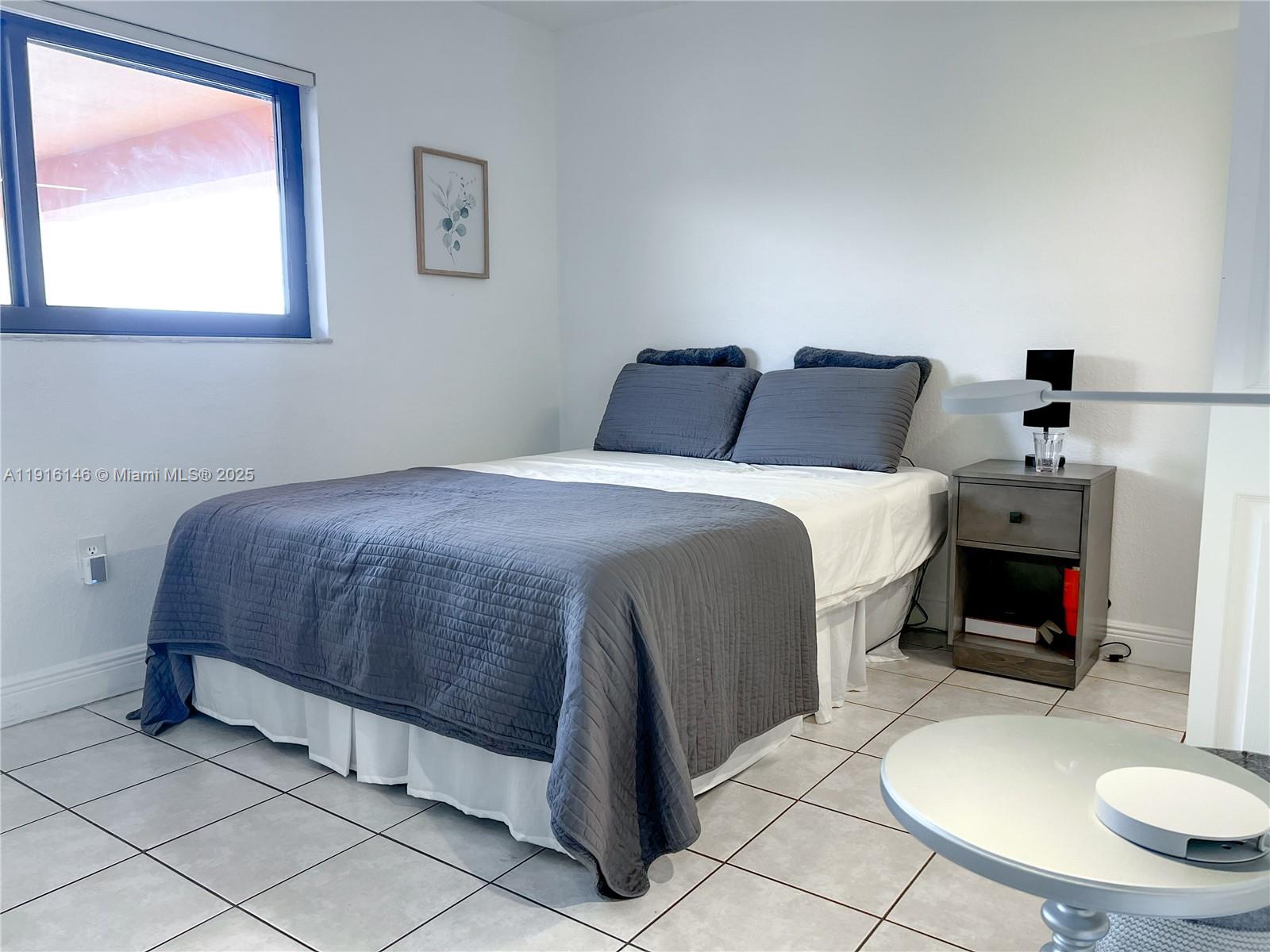 HORIZONS WEST CONDO #5 - Residential