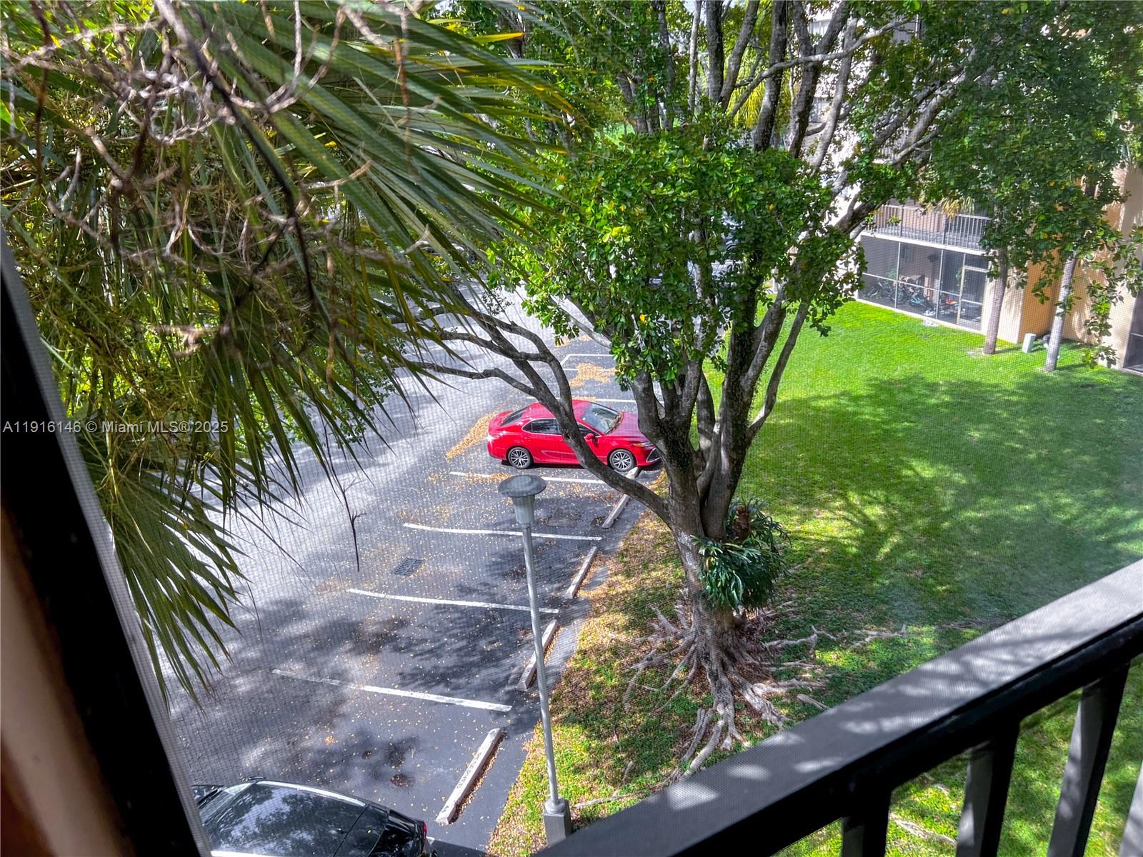 HORIZONS WEST CONDO #5 - Residential