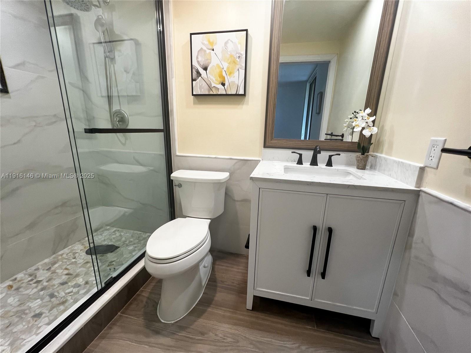 HORIZONS WEST CONDO #5 - Residential