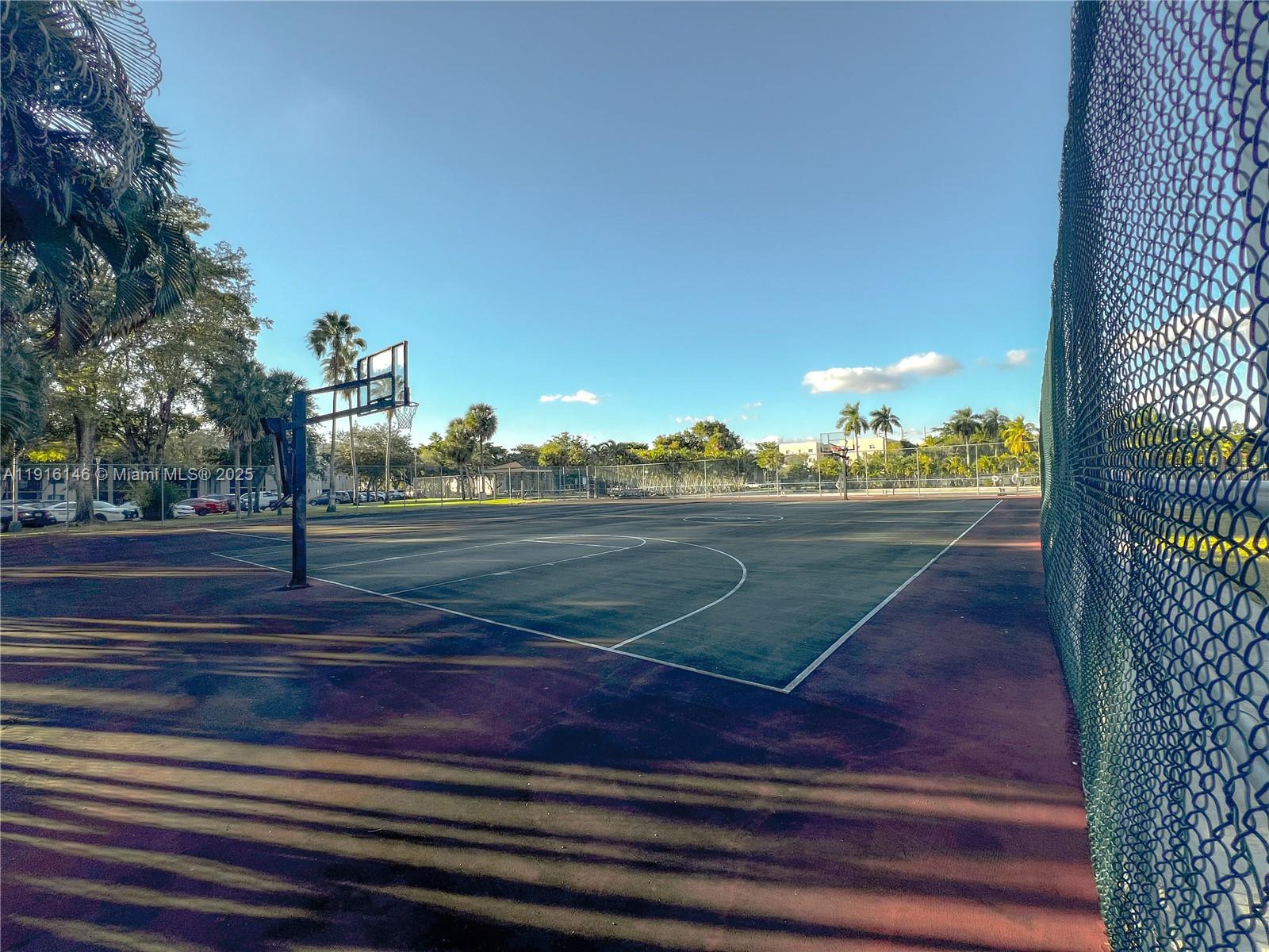 HORIZONS WEST CONDO #5 - Residential