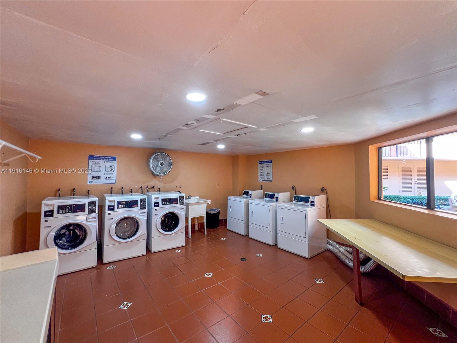 HORIZONS WEST CONDO #5 - Residential