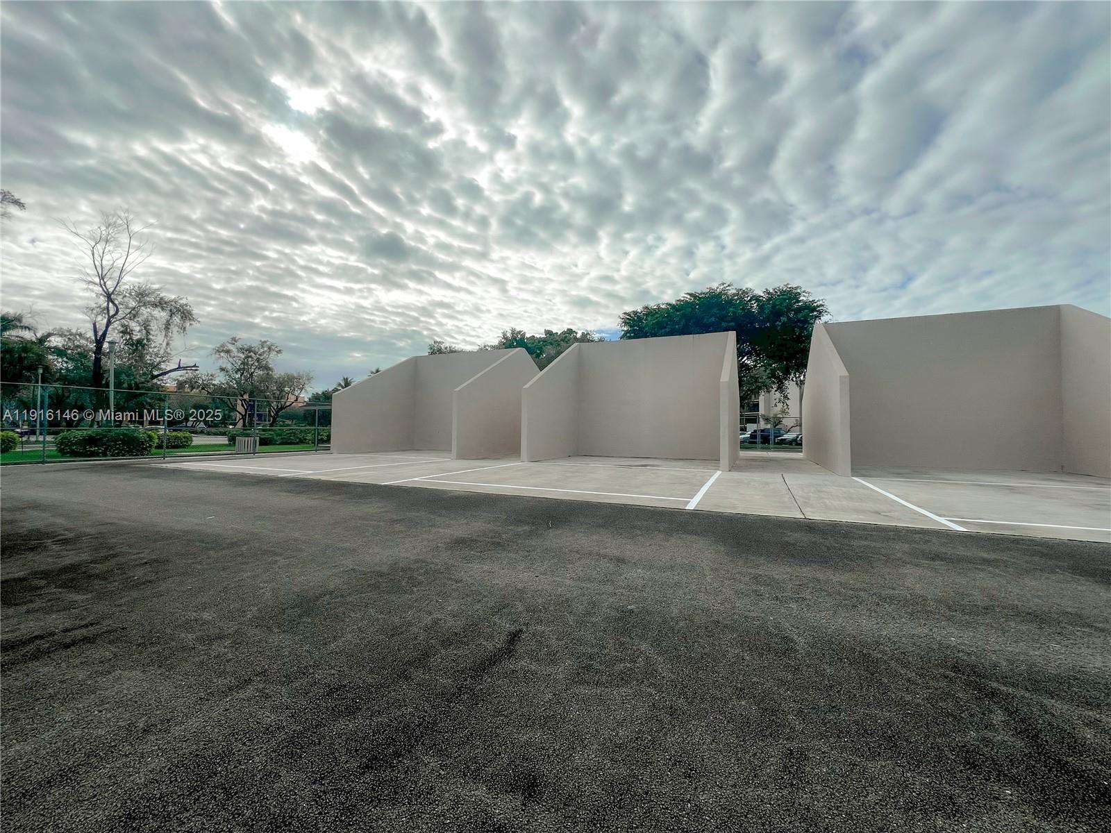 HORIZONS WEST CONDO #5 - Residential