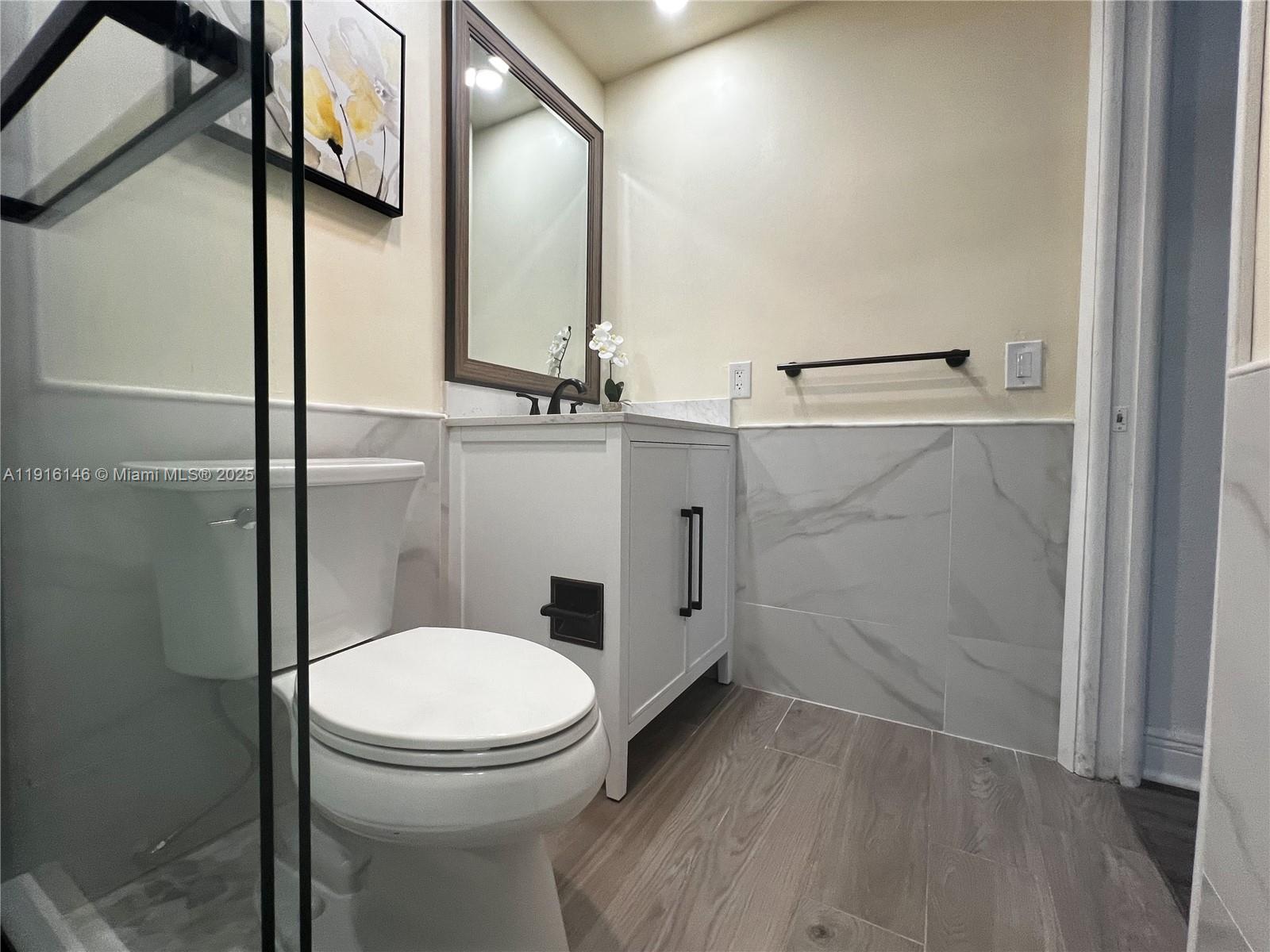 HORIZONS WEST CONDO #5 - Residential