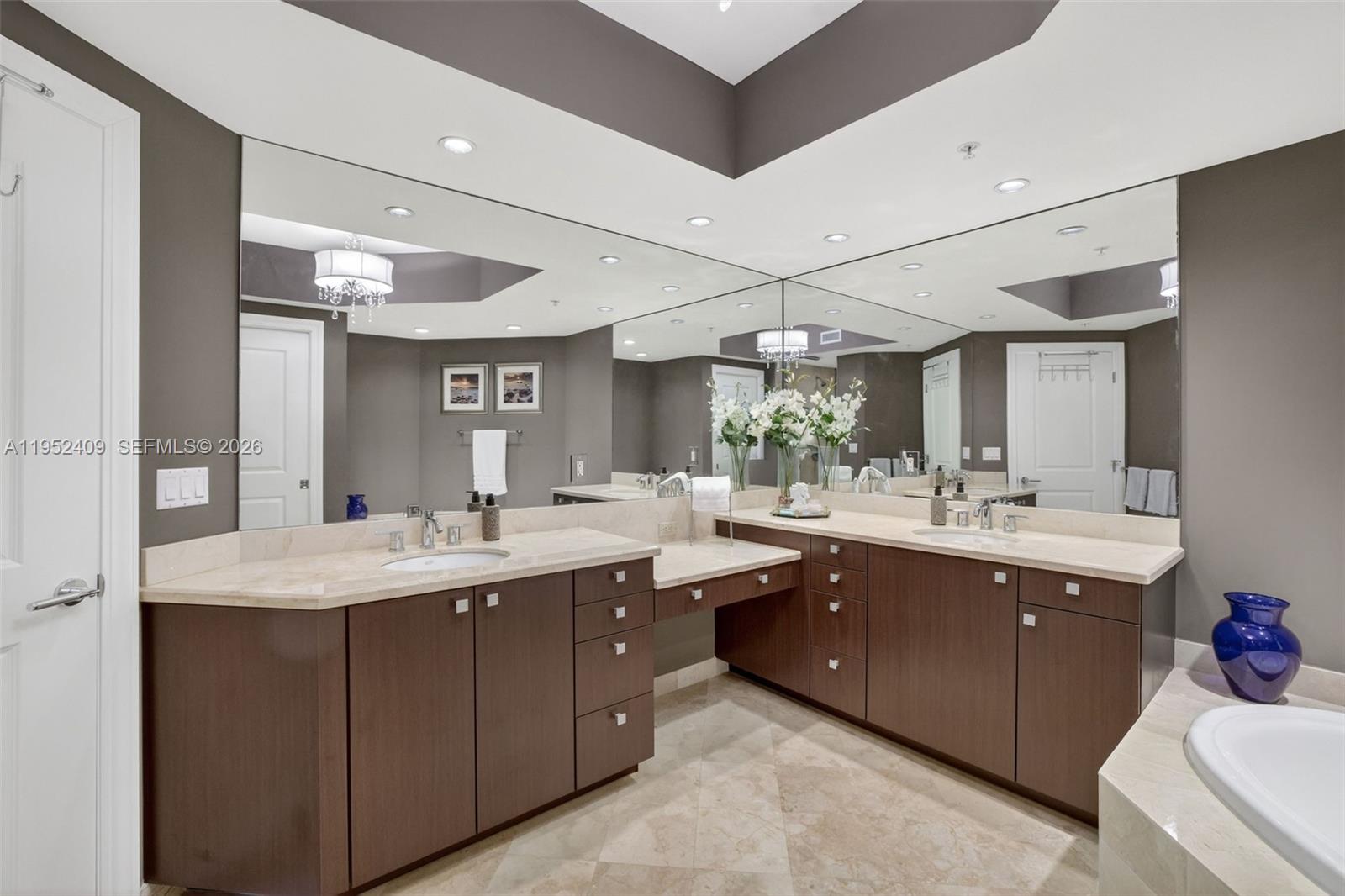 PLAZA AT OCEANSIDE (THE) - Residential