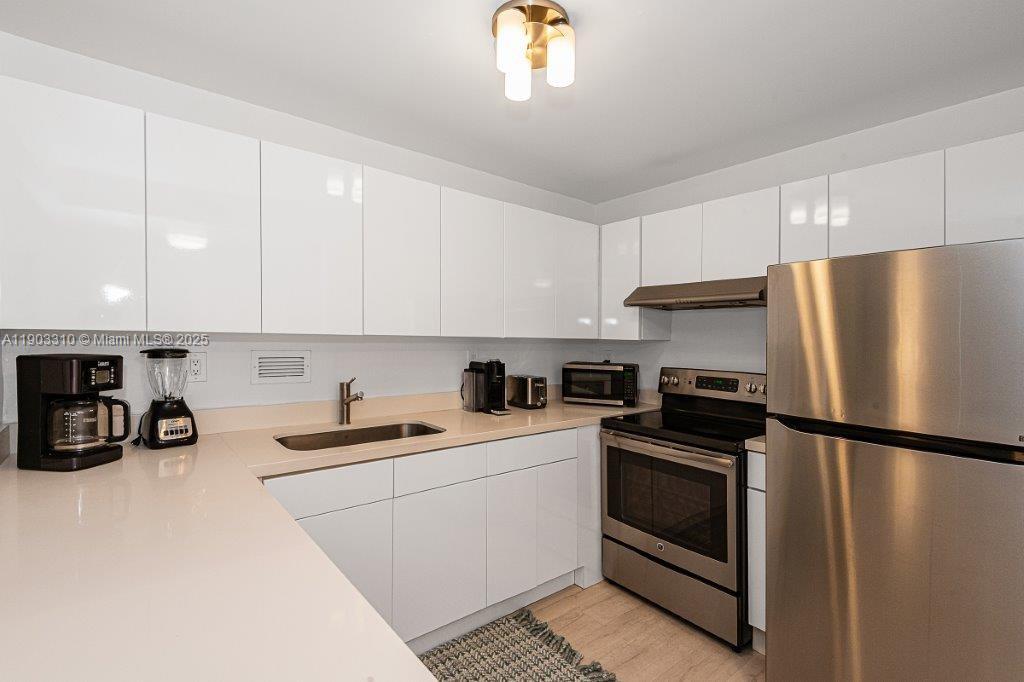 RONEY PALACE CONDO - Residential Lease