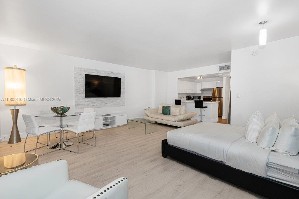 RONEY PALACE CONDO - Residential Lease