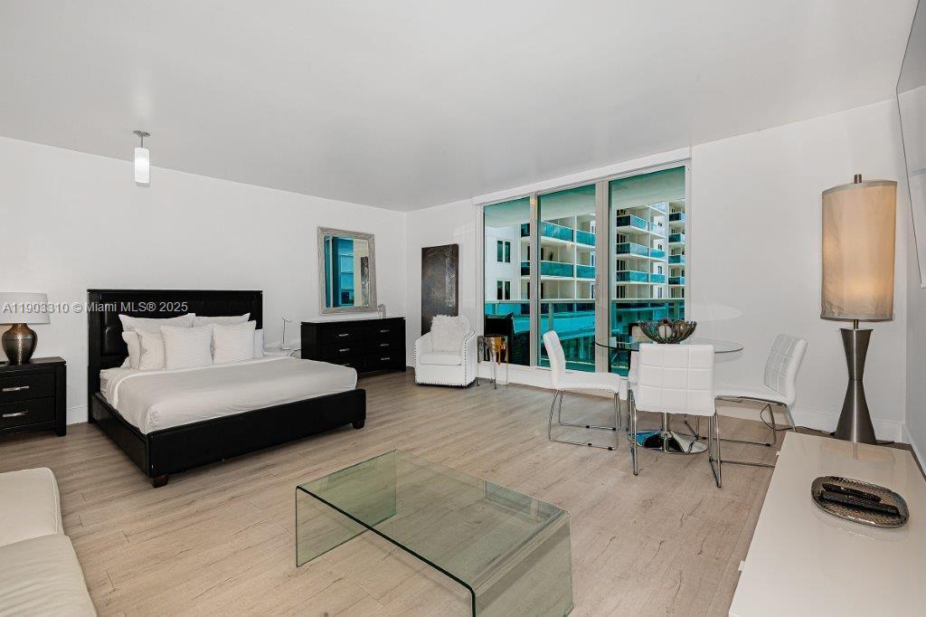 2301 Collins Ave 341