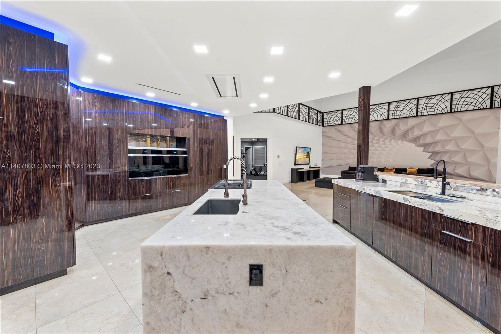 EXOTIC ACRES - Residential