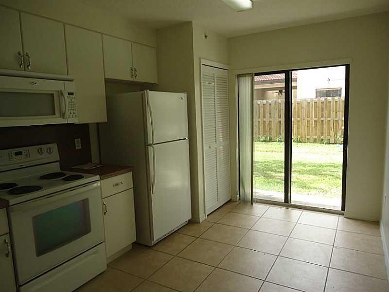 THE COURTS AT BAYSHORE II - Residential Lease