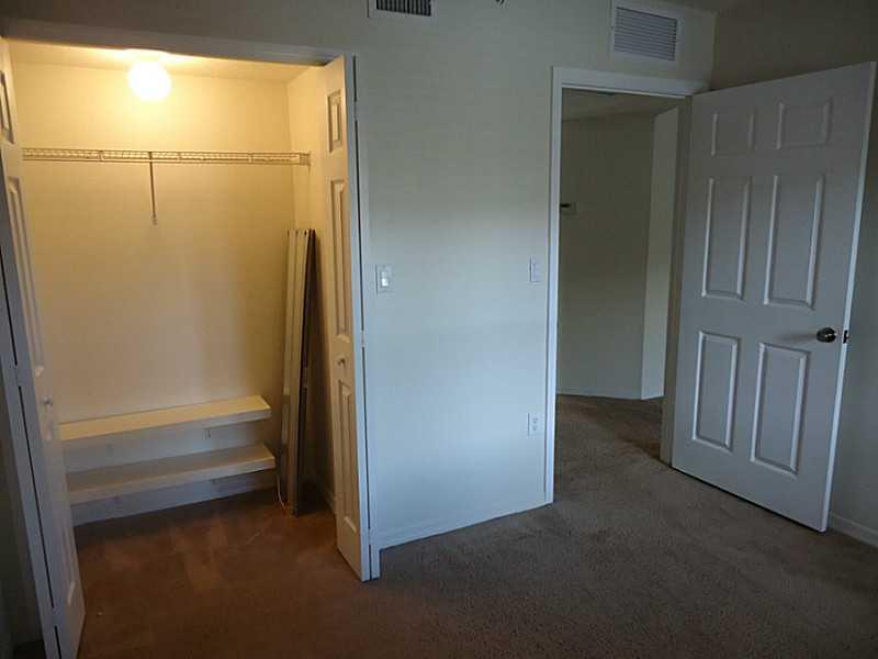 THE COURTS AT BAYSHORE II - Residential Lease