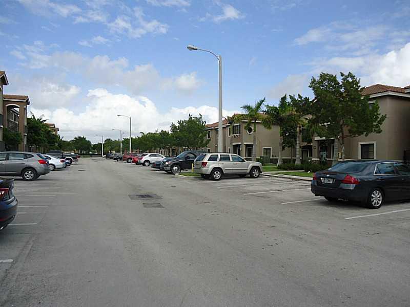 THE COURTS AT BAYSHORE II - Residential Lease