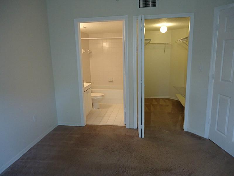 THE COURTS AT BAYSHORE II - Residential Lease