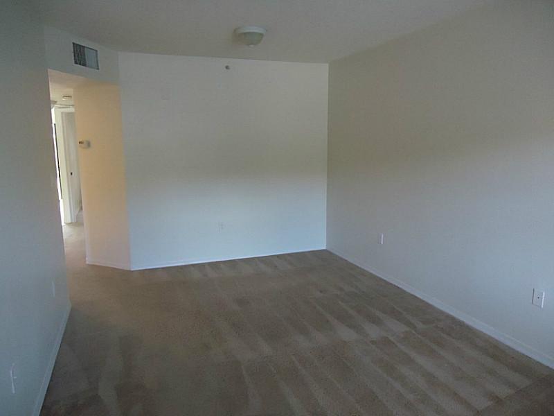 THE COURTS AT BAYSHORE II - Residential Lease
