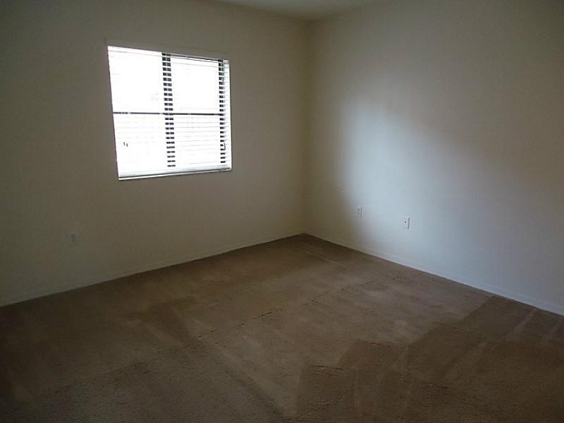 THE COURTS AT BAYSHORE II - Residential Lease
