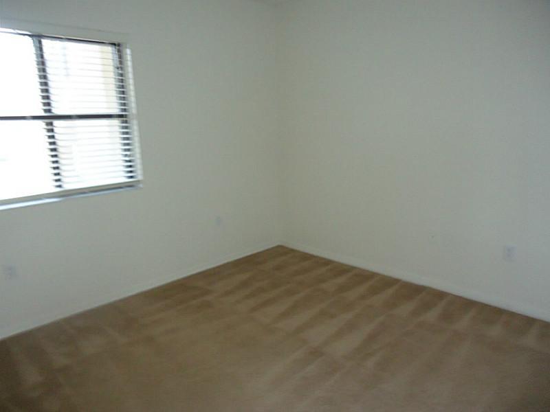 THE COURTS AT BAYSHORE II - Residential Lease