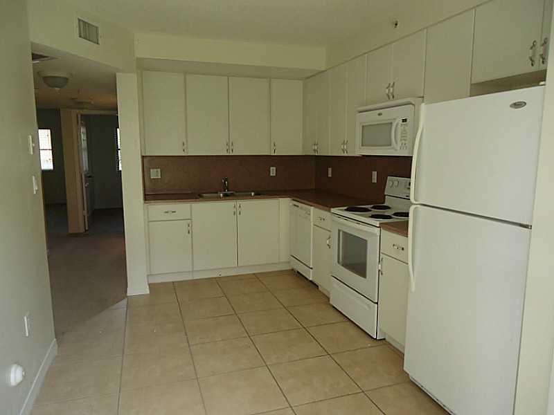 THE COURTS AT BAYSHORE II - Residential Lease