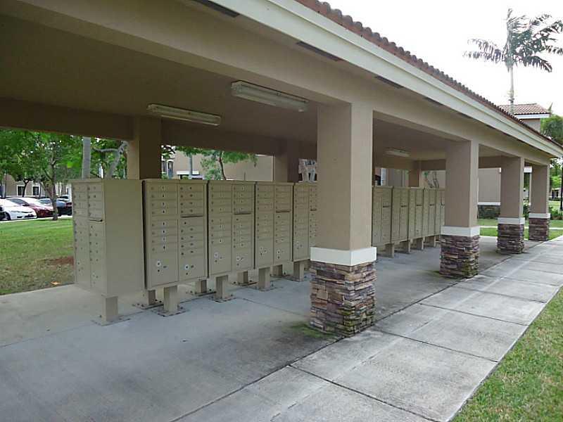 THE COURTS AT BAYSHORE II - Residential Lease