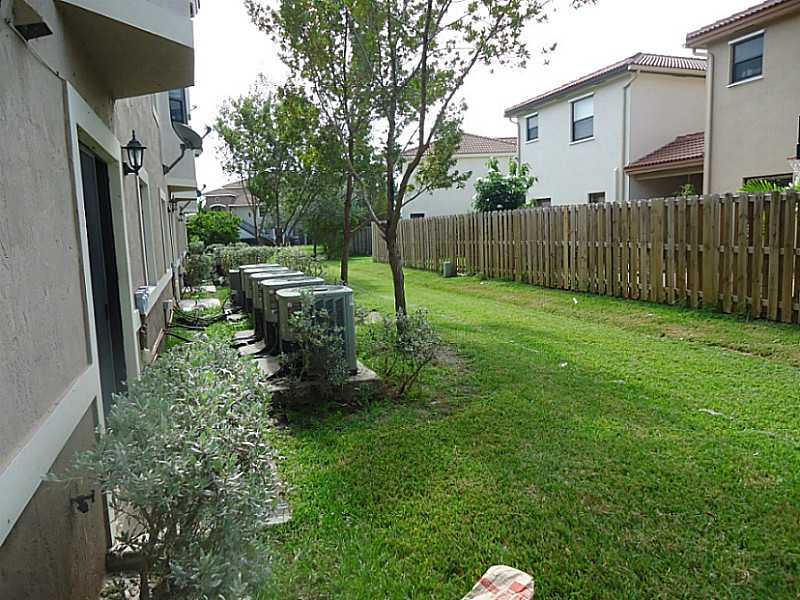 THE COURTS AT BAYSHORE II - Residential Lease