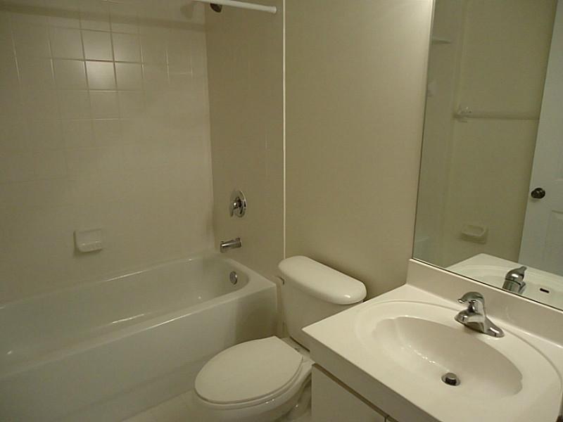 THE COURTS AT BAYSHORE II - Residential Lease