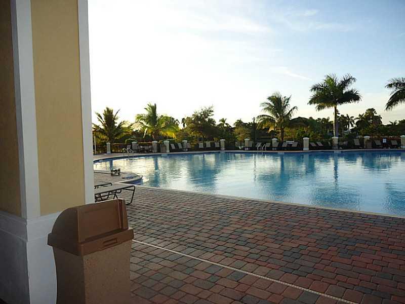 THE COURTS AT BAYSHORE II - Residential Lease