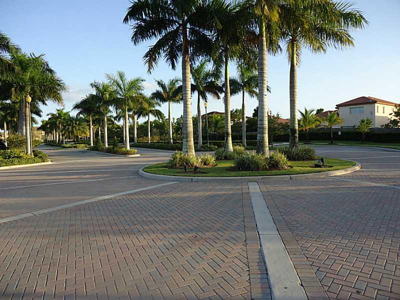 THE COURTS AT BAYSHORE II - Residential Lease