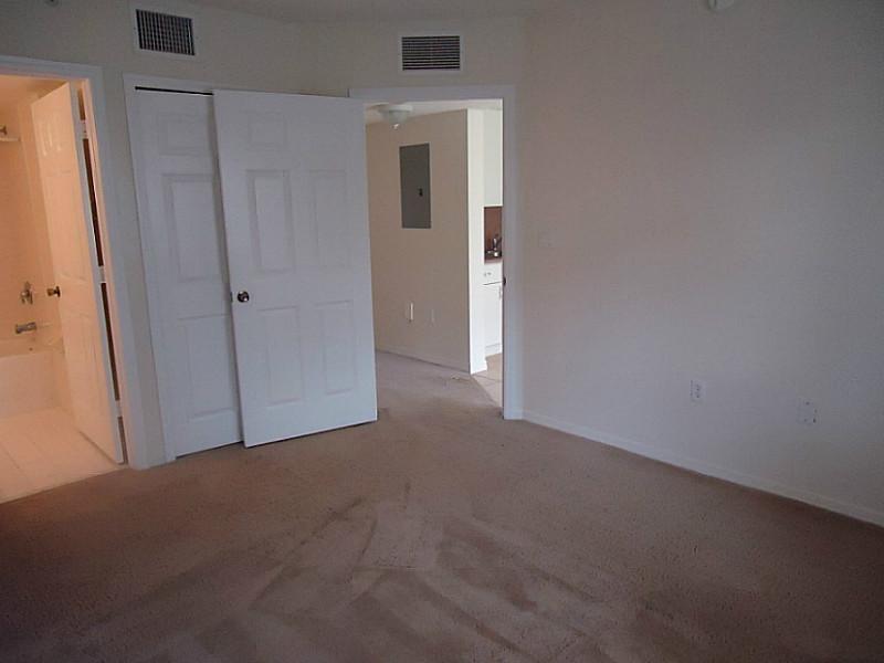 THE COURTS AT BAYSHORE II - Residential Lease