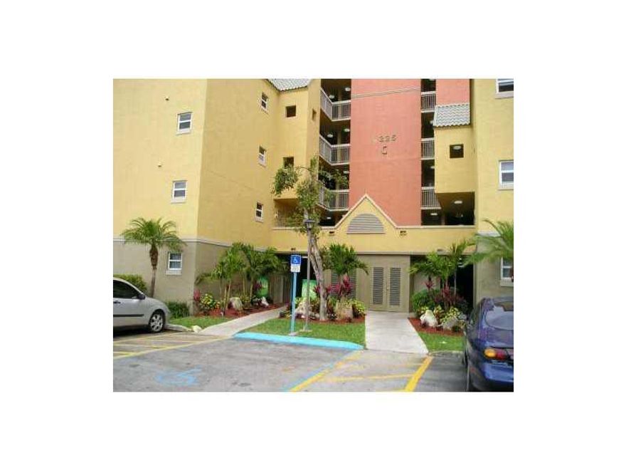 LARGE 1 BEDROOM, 1 BATH IN DORAL AREA, MANY AMENITIES  INCLUDING POOL, TENNIS COURTS, RACQUETBALL, SPA, CLUBHOUSE, PLENTY OF PARKING, 1ST FLOOR UNIT.