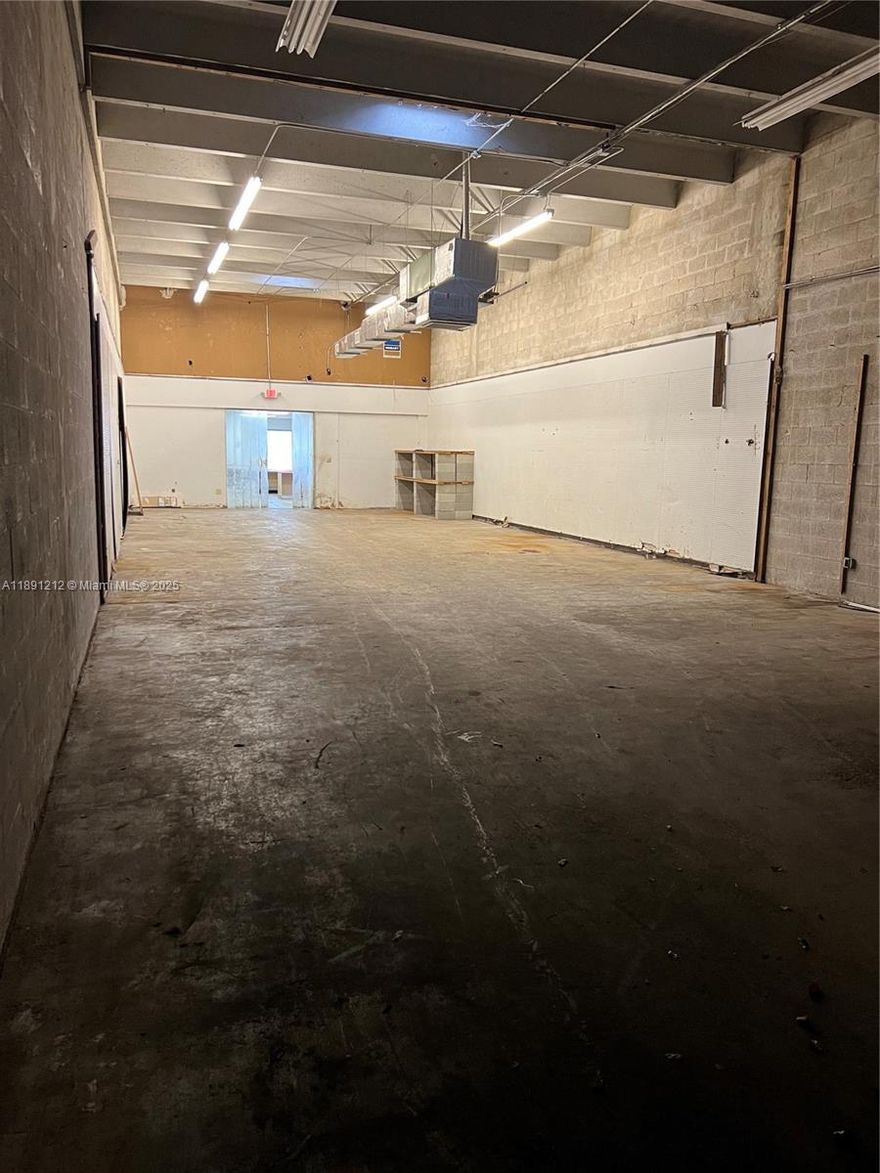 Great exposure to NW 72 Avenue, ~2,500 flex space glass door entrance with office/showroom, one bathroom, large warehouse area with rear street level O/H door . Water and dumpster service included. Easy access to Palmetto 826 at NW 74th Street. Unincorporated Miami-Dade County. East of Doral and South of Town of Medley.