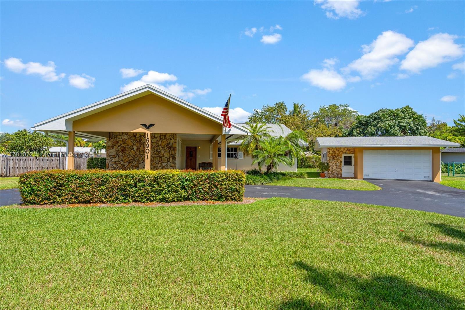 Property for Sale at 16901 Sw 89th Ave, Palmetto Bay, Miami-Dade County, Florida - Bedrooms: 3 
Bathrooms: 2  - $829,000