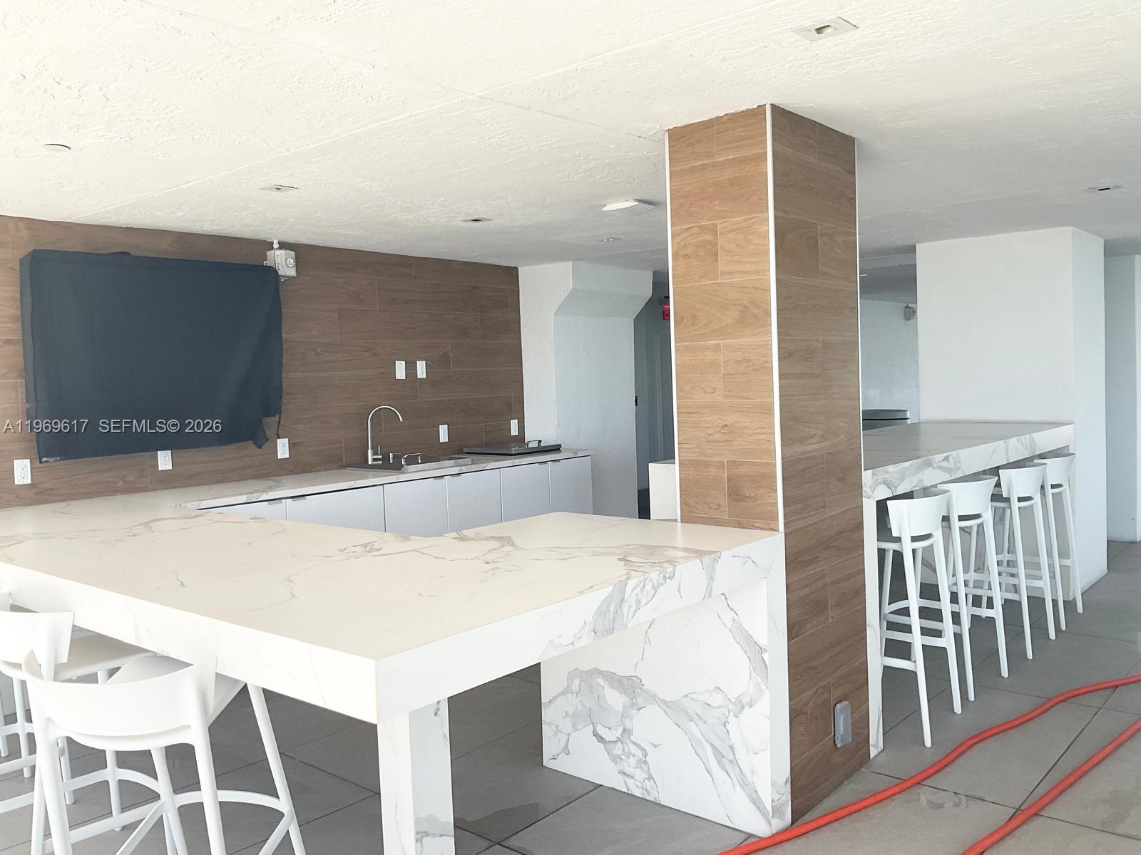 ISOLA CONDO - Residential