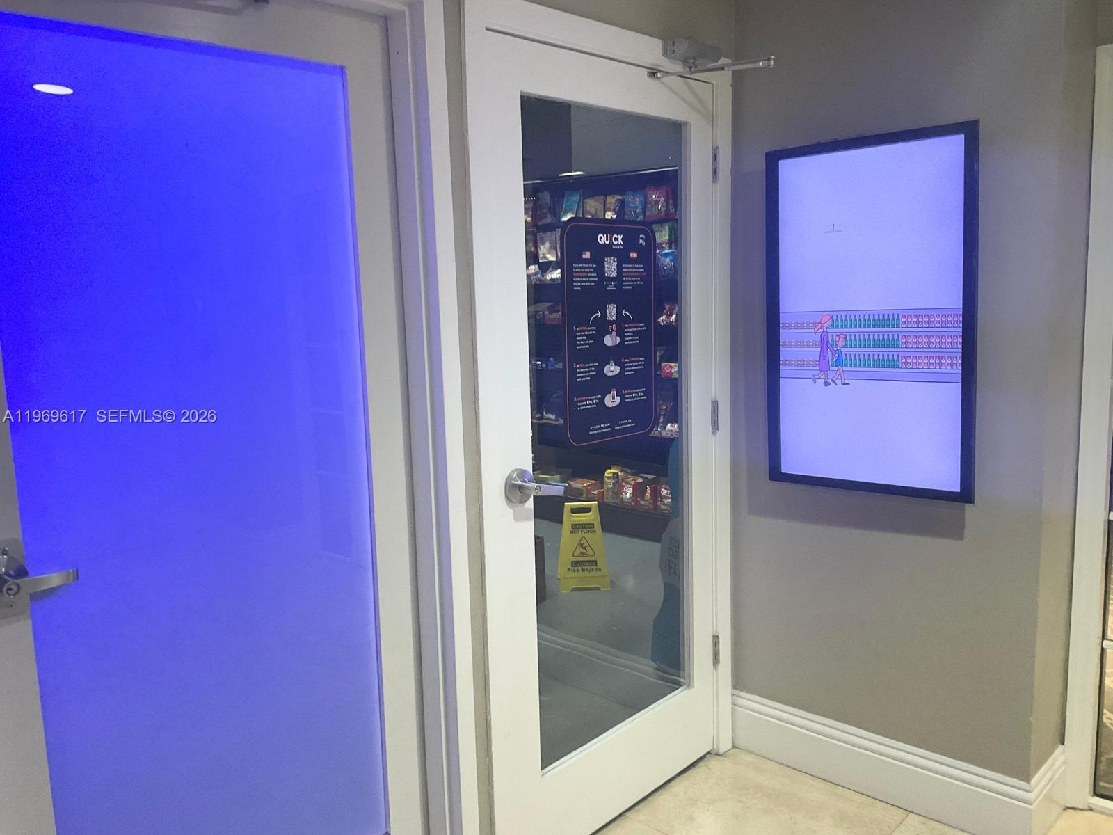 ISOLA CONDO - Residential