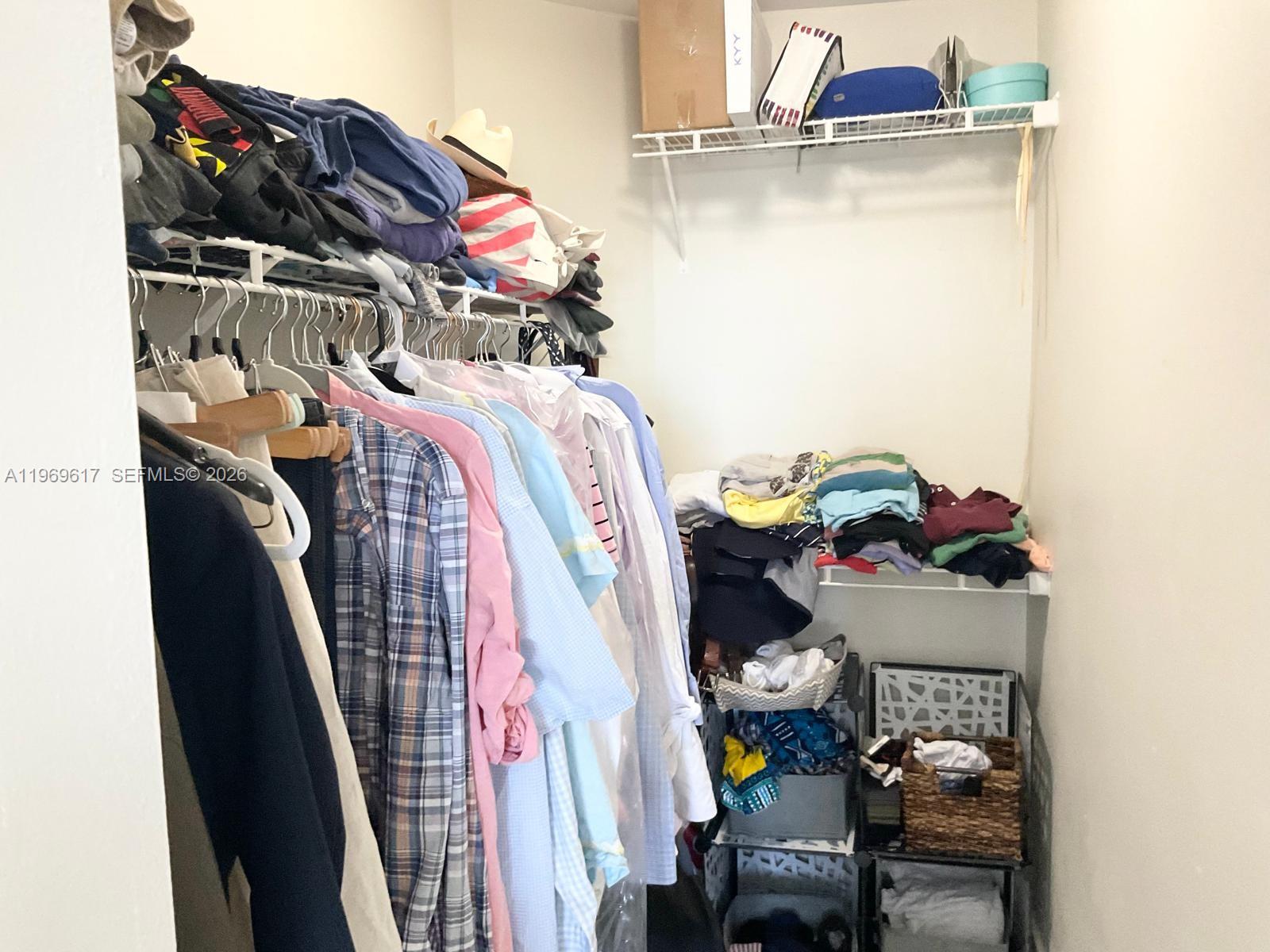 ISOLA CONDO - Residential