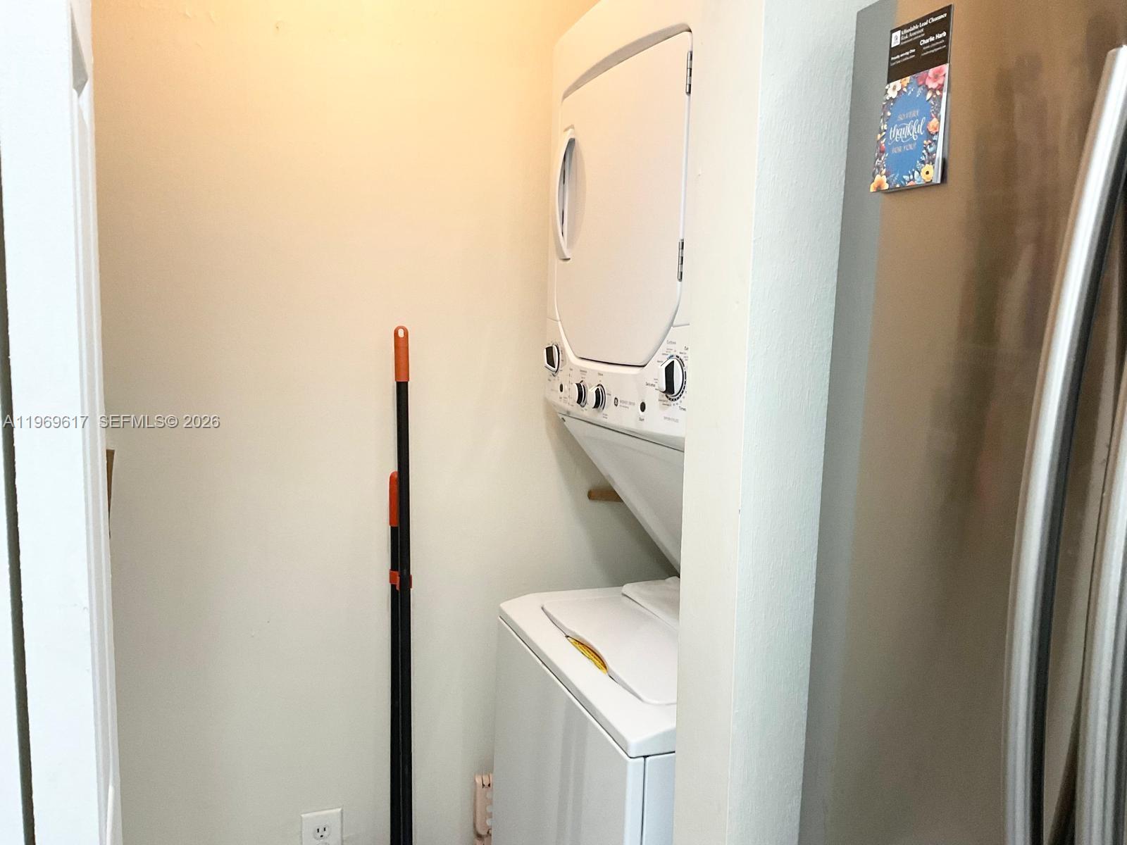 ISOLA CONDO - Residential