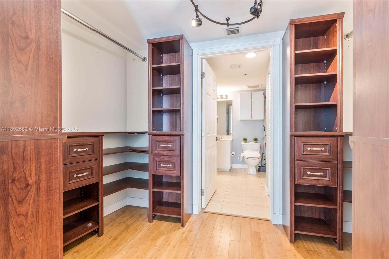 OPERA TOWER CONDO - Residential
